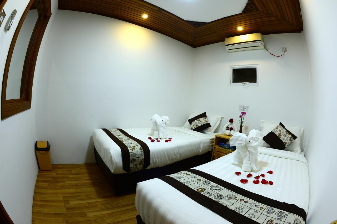 Backpacker Hostel (Adults Only) Yangon Extérieur photo