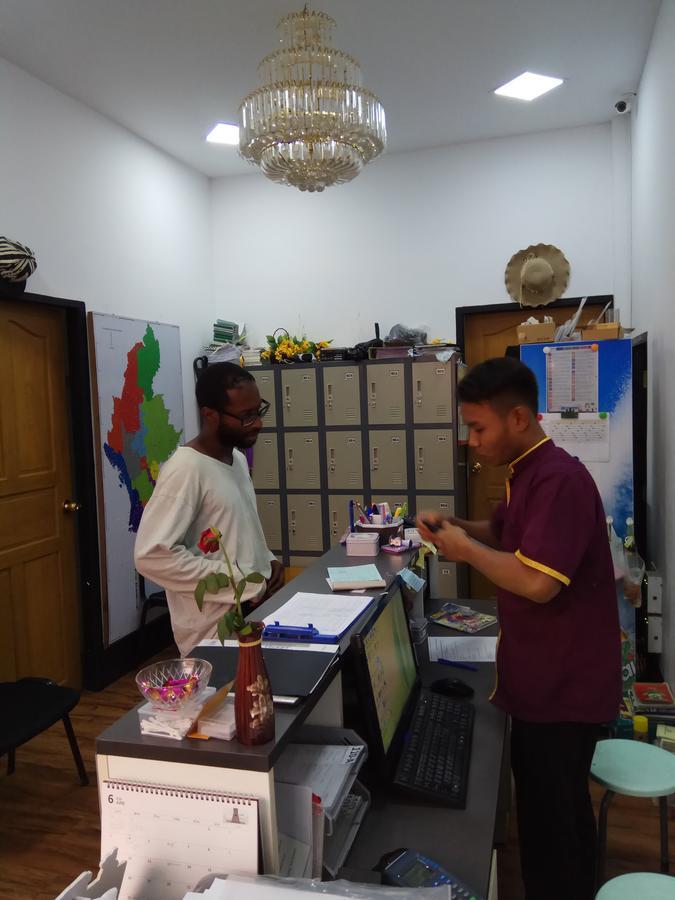 Backpacker Hostel (Adults Only) Yangon Extérieur photo