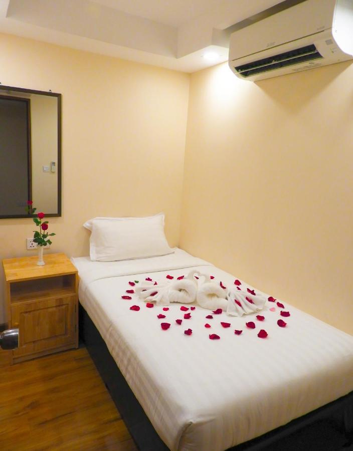 Backpacker Hostel (Adults Only) Yangon Extérieur photo