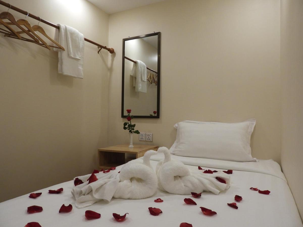 Backpacker Hostel (Adults Only) Yangon Extérieur photo